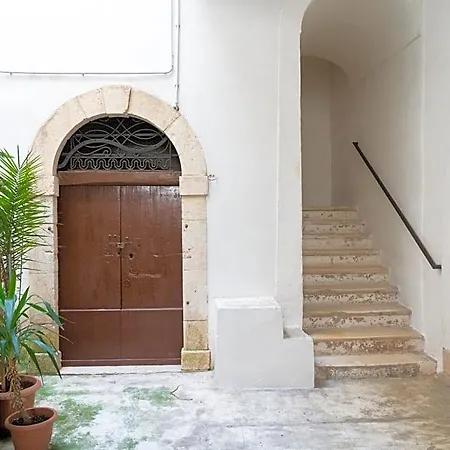 Sotto Il Castello فندق مبيت وإفطار 4*