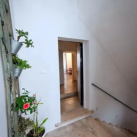Sotto Il Castello