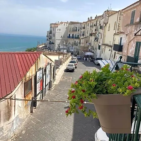 Sotto Il Castello